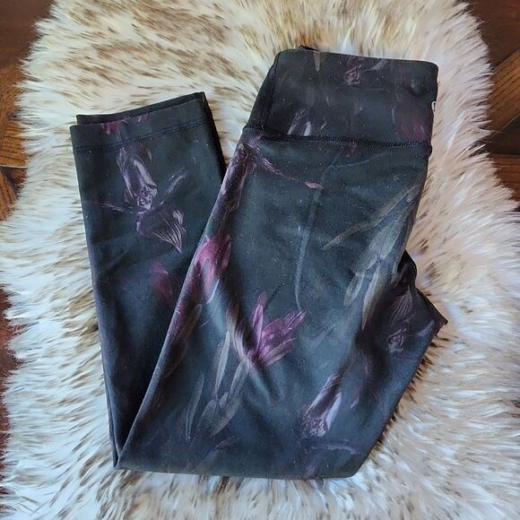 Lululemon 21" crop pants‎ black floral 4 - Picture 1 of 7